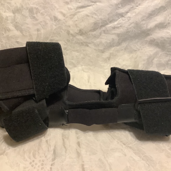 Knee support brace adjustable. Pre-owned. - Picture 3 of 7